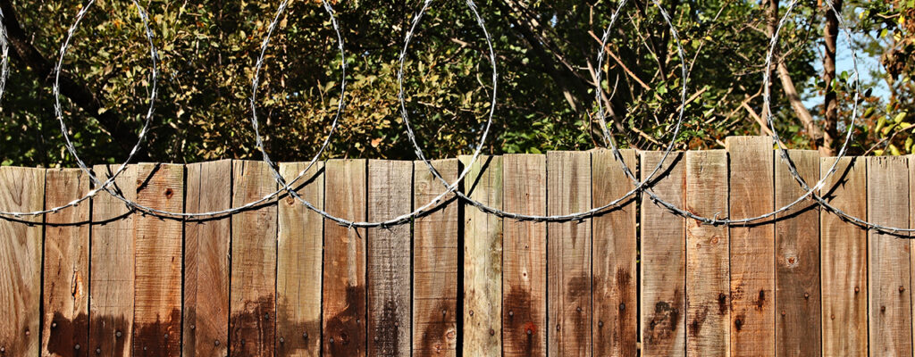 Typical-Problems-with-Fences-in-Winter-That-Auburn-Homeowners-Might-Face
